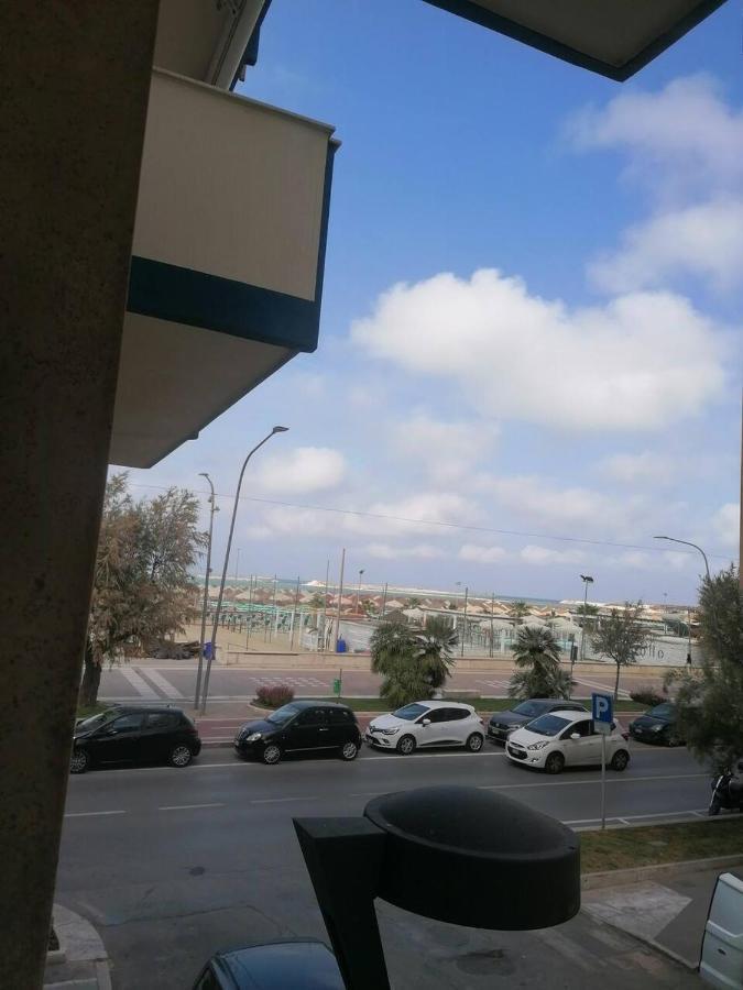 Love House - Apartment On The Beach Pescara Luaran gambar